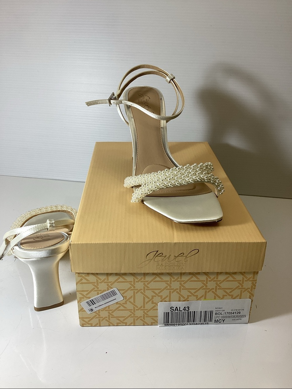 Jewel Badgley Mischka Women's Noah Stiletto Sandals - Picture 10 of 13